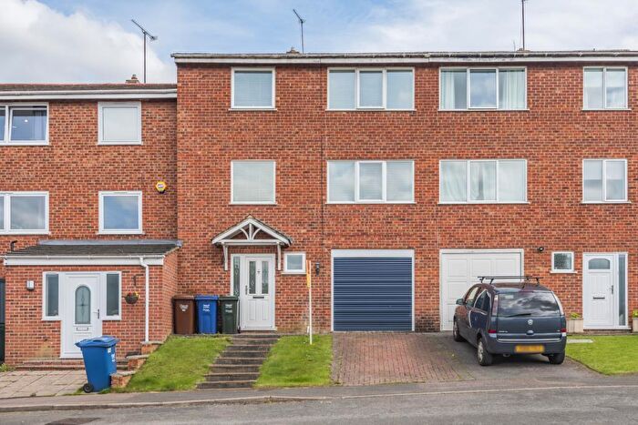 3 Bedroom Town House To Rent In Banbury, Oxfordshire, OX16