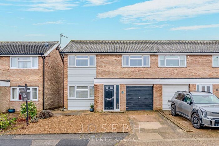 3 Bedroom Semi Detached House For Sale In Broomhayes, Ipswich, IP2