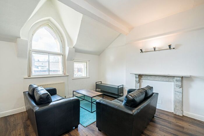 2 Bedroom Flat To Rent In Flat, Clarendon Road, LS2