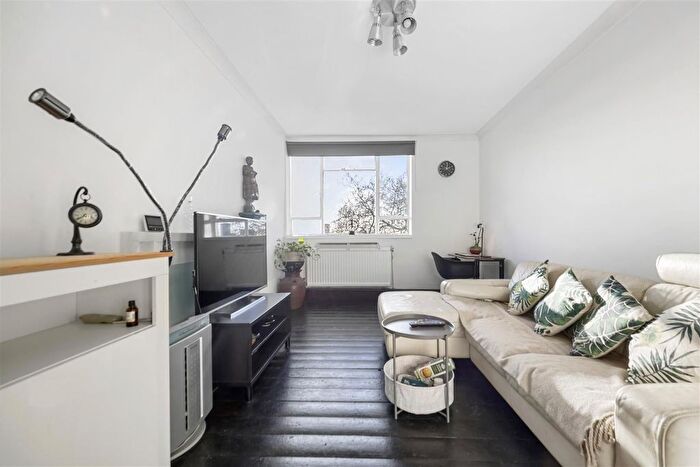 1 Bedroom Flat To Rent In Bevin Court, Islington, WC1X