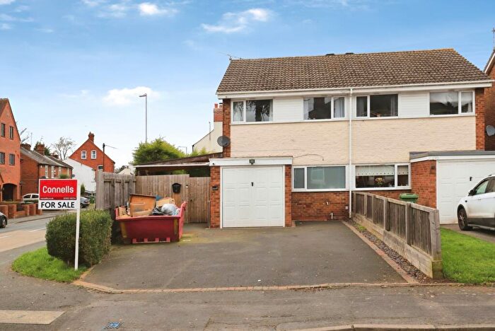 3 Bedroom Semi Detached House For Sale In Holman Street, Kidderminster, Worcestershire, DY11