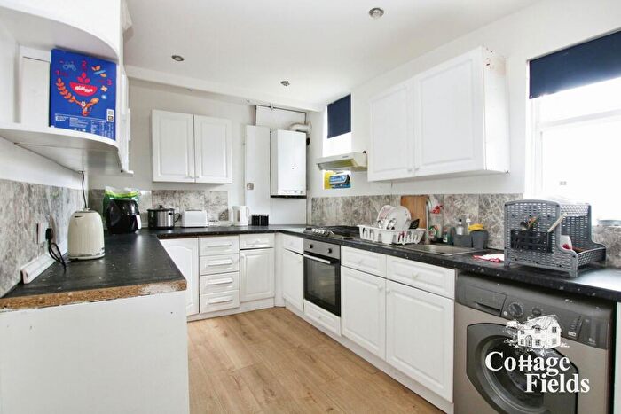 5 Bedroom House To Rent In Aldersbrook Avenue, Enfield, EN1