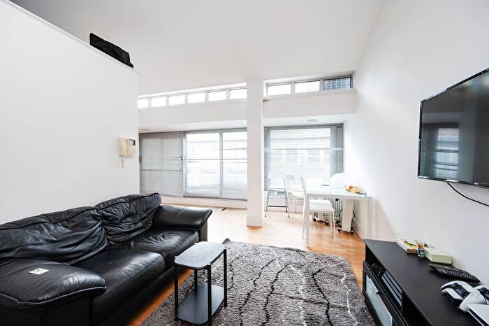 2 Bedroom Flat To Rent In Bastwick Street, Clerkenwell, London, EC1V