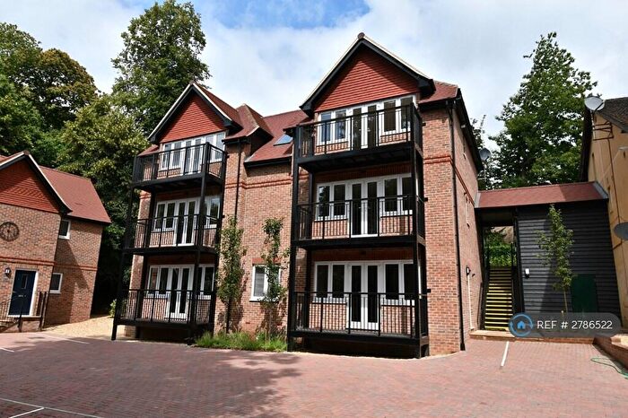 1 Bedroom Flat To Rent In Woolmer Hill Lodge, Haslemere, GU27