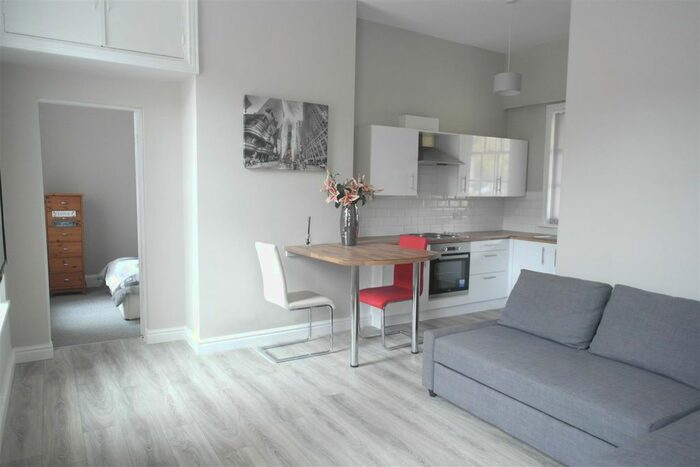 1 Bedroom Flat To Rent In The Shopping Centre, Hull, HU8