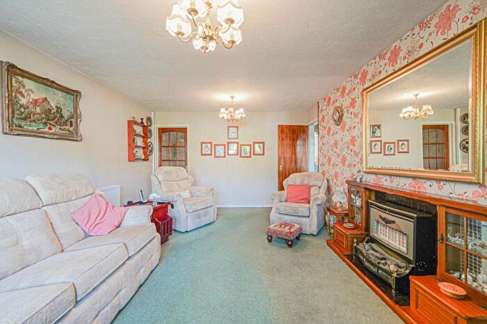 4 Bedroom Detached House For Sale In Trehern Close, Knowle, B93