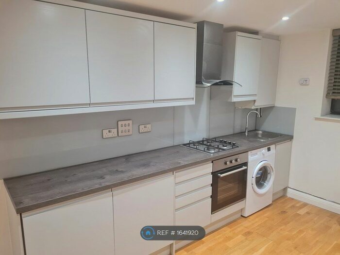 1 Bedroom Flat To Rent In Oakfield House, London, E17