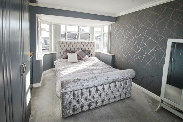 4 Bedroom Semi-Detached House To Rent In Lytham Drive, Queensbury, BD13