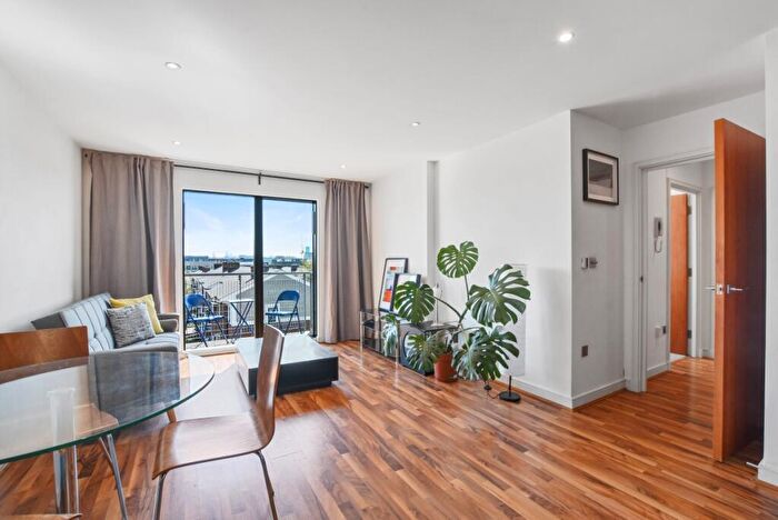 2 Bedroom Flat To Rent In Copenhagen Street London, N1