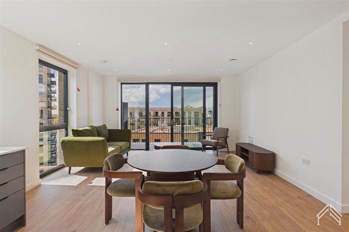 2 Bedroom Flat To Rent In Manser House, London, TW8