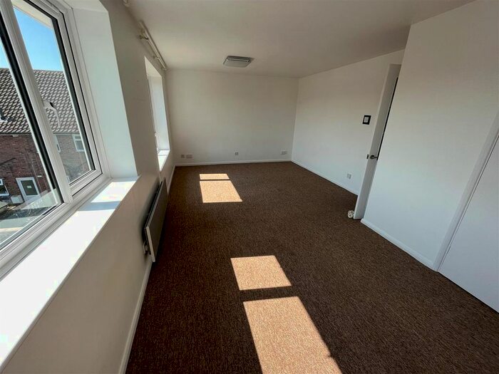 1 Bedroom Studio To Rent In St. Winefrides Road, Littlehampton, BN17