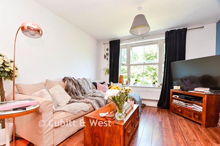 1 Bedroom Flat For Sale In Warren Road, Reigate, Surrey, RH2