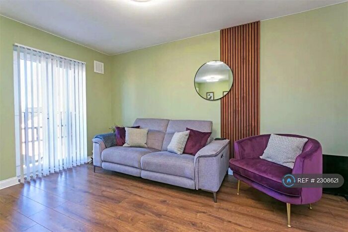 2 Bedroom Flat To Rent In Boveney Close, Slough, SL1