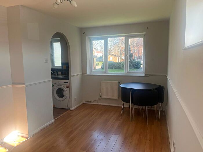 1 Bedroom Flat To Rent In Greenslade Road, Barking, IG11