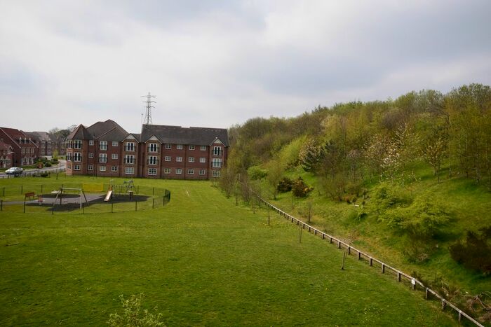 2 Bedroom Flat To Rent In Lamberton Drive, Brymbo, LL11