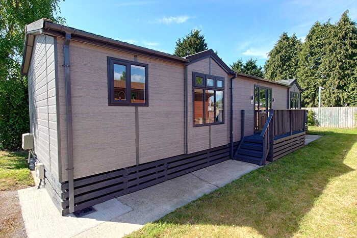 2 Bedroom Park Home For Sale In Hull Road, Wilberfoss, York, YO41