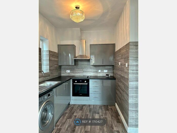 3 Bedroom Flat To Rent In Bushey Wood Road, Sheffield, S17