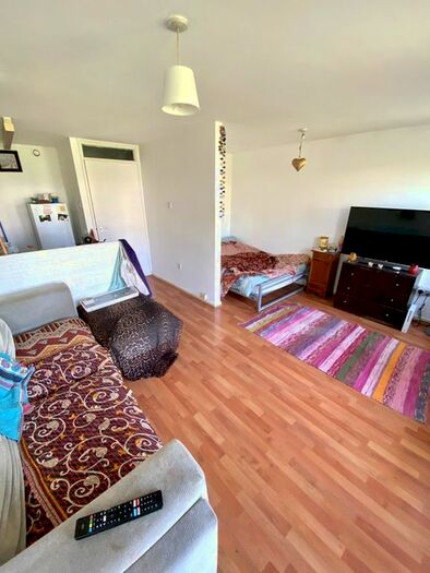 Studio To Rent In Wellesley Road, London, NW5