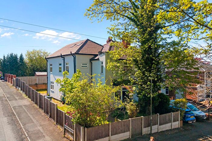 5 Bedroom Semi-detached House For Sale In Chandos Road, Prestwich, M25