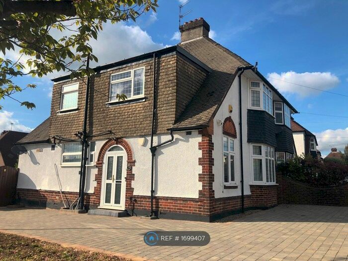4 Bedroom Semi-Detached House To Rent In Marsh Lane, London, NW7