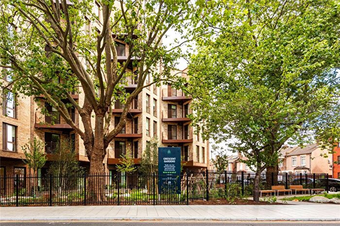 2 Bedroom Flat For Sale In Crescent Gardens, Cherry Orchard Road, Croydon, CR0