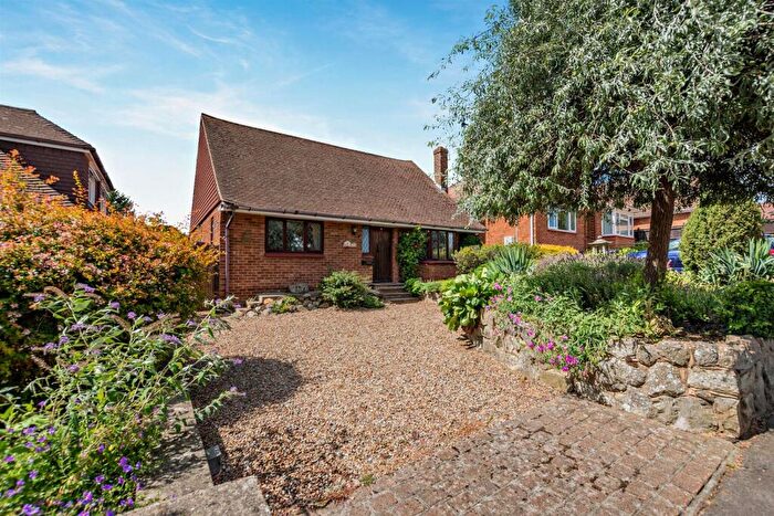 2 Bedroom Detached Bungalow For Sale In Yeoman Way, Bearsted, Maidstone, ME15