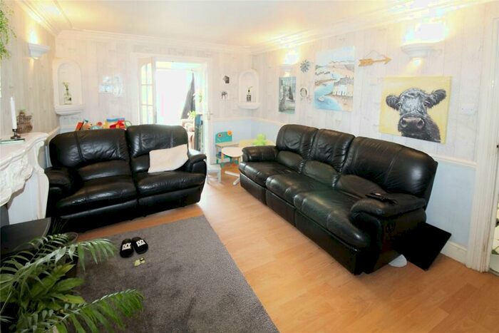 3 Bedroom Terraced House For Sale In Laurel Close, Southampton, Hampshire, SO19