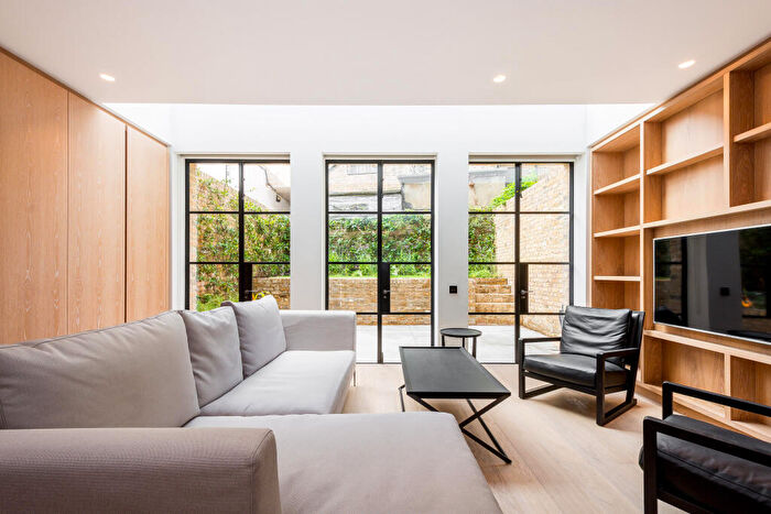 3 Bedroom Apartment To Rent In Finborough Road, Chelsea, SW10