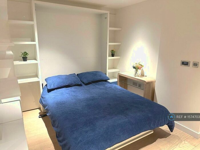 Studio To Rent In Biscayne Avenue, London, E14