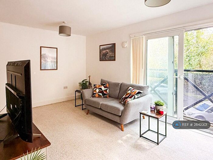 2 Bedroom Flat To Rent In Hardings Close, Hemel Hempstead, HP3