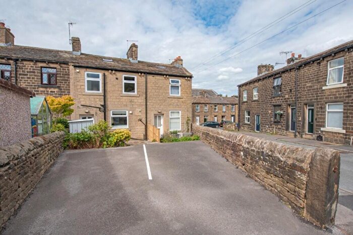 4 Bedroom End Of Terrace House For Sale In Main Street, Sutton-in-Craven, BD20