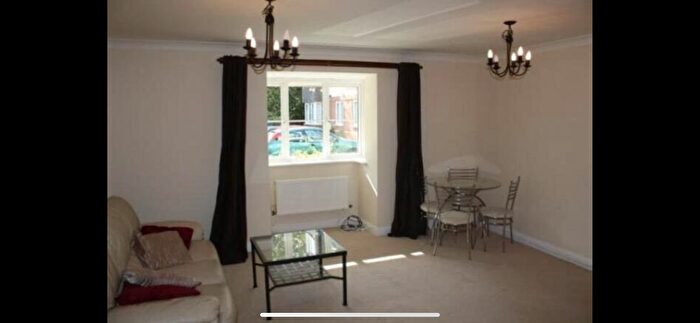 2 Bedroom Flat To Rent In Chaucer Way, Wimbledon, London, SW19