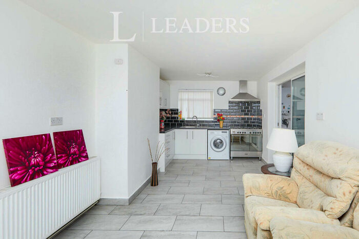 3 Bedroom Semi-Detached House To Rent In Clumber Avenue, Rainworth, NG21