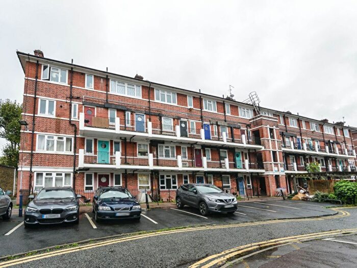 3 Bedroom Flat To Rent In Longfield Estate, London, SE1