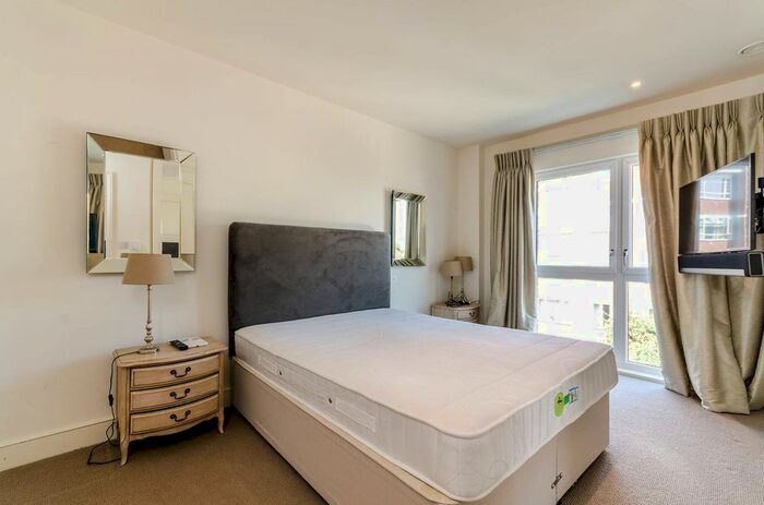 2 Bedroom Flat To Rent In Oakhill Road, East Putney, London, SW15