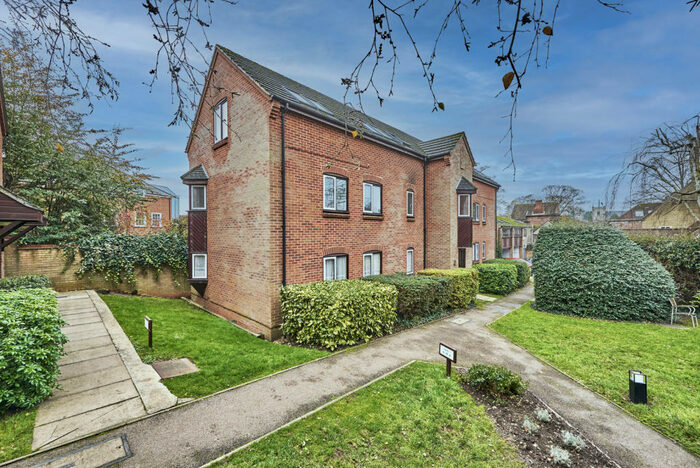 2 Bedroom Apartment To Rent In The Putterills, Harpenden, Herts, AL5