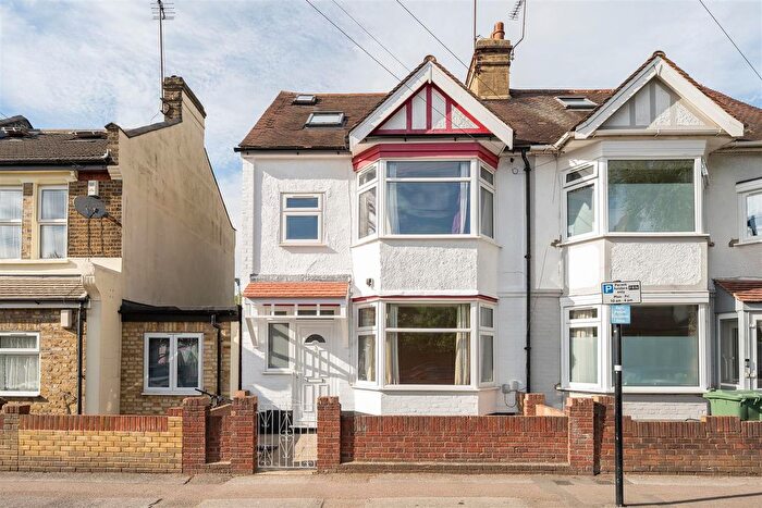 4 Bedroom Property For Sale In Brookscroft Road, Walthamstow, E17