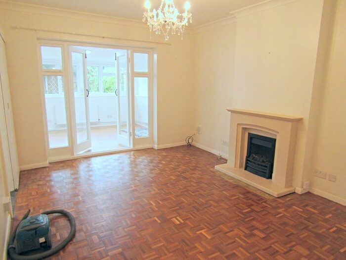2 Bedroom Bungalow To Rent In Suffield Road, Chingford, E4