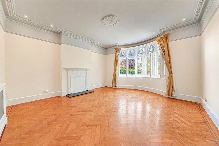 5 Bedroom Detached House To Rent In Streatham Common South, London, SW16