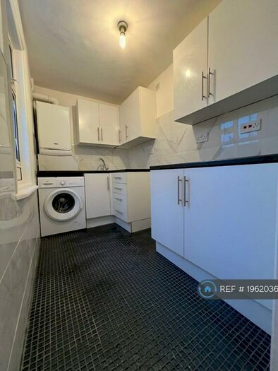 2 Bedroom Flat To Rent In Ashville Road, Leytonstone, E11