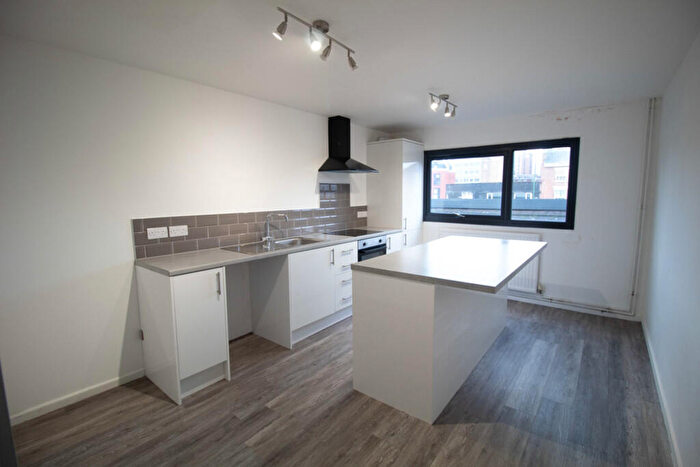 3 Bedroom Terraced House To Rent In West Walk, Nottingham, NG2