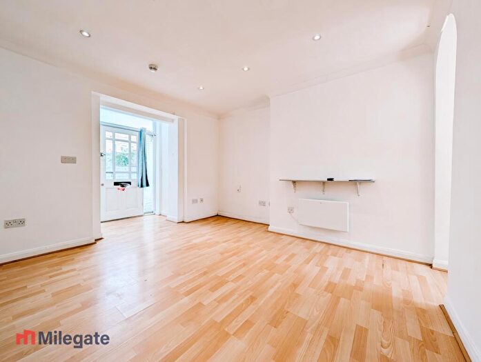 1 Bedroom Flat To Rent In Blunt Road, South Croydon, CR2