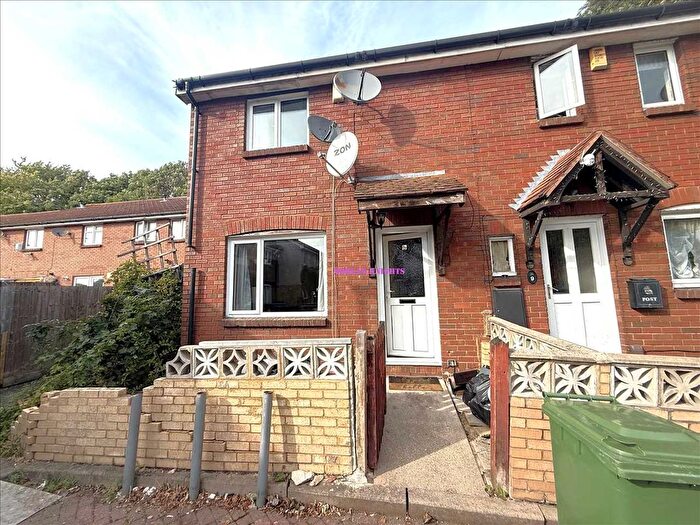 3 Bedroom End Of Terrace House To Rent In Lathom Close, Beckton, Beckton, E6