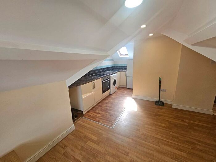 1 Bedroom Flat To Rent In Rawden Place, Cardiff, CF11