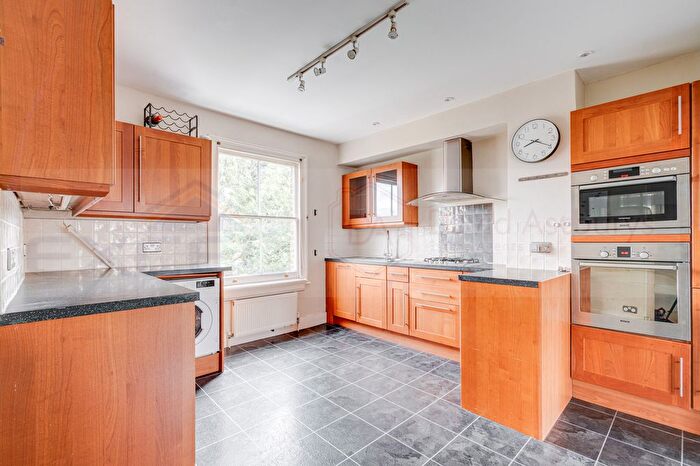 2 Bedroom Flat To Rent In Lyndhurst Road, Hampstead, London, NW3