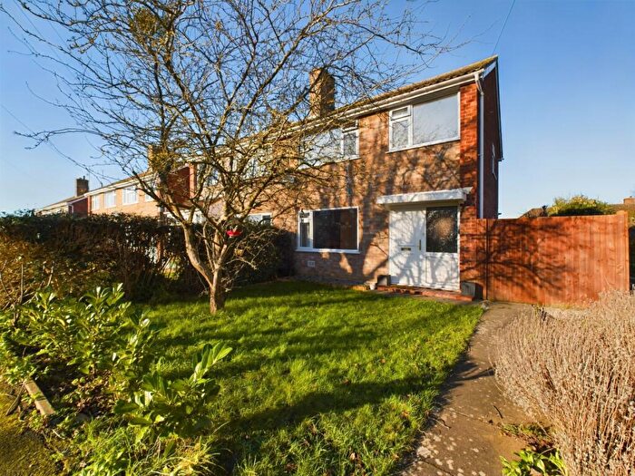 3 Bedroom Semi Detached House For Sale In Churchill Grove, Tewkesbury, GL20