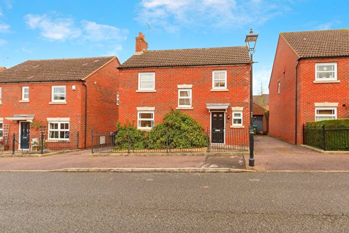 3 Bedroom Detached House For Sale In Cavendish Way, Aylesbury, HP19