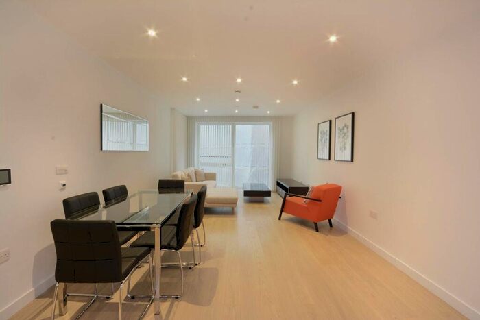 3 Bedroom Flat To Rent In Stock House, Wansey Street, London, , Elephant And Castle, SE17