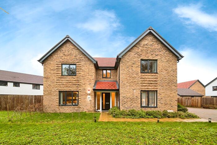 4 Bedroom Detached House For Sale In Mitchell Gardens, Copthorne, Crawley, RH10