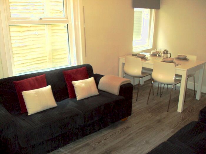 5 Bedroom Terraced House To Rent In Tennyson Road, Portswood, Southampton, SO17